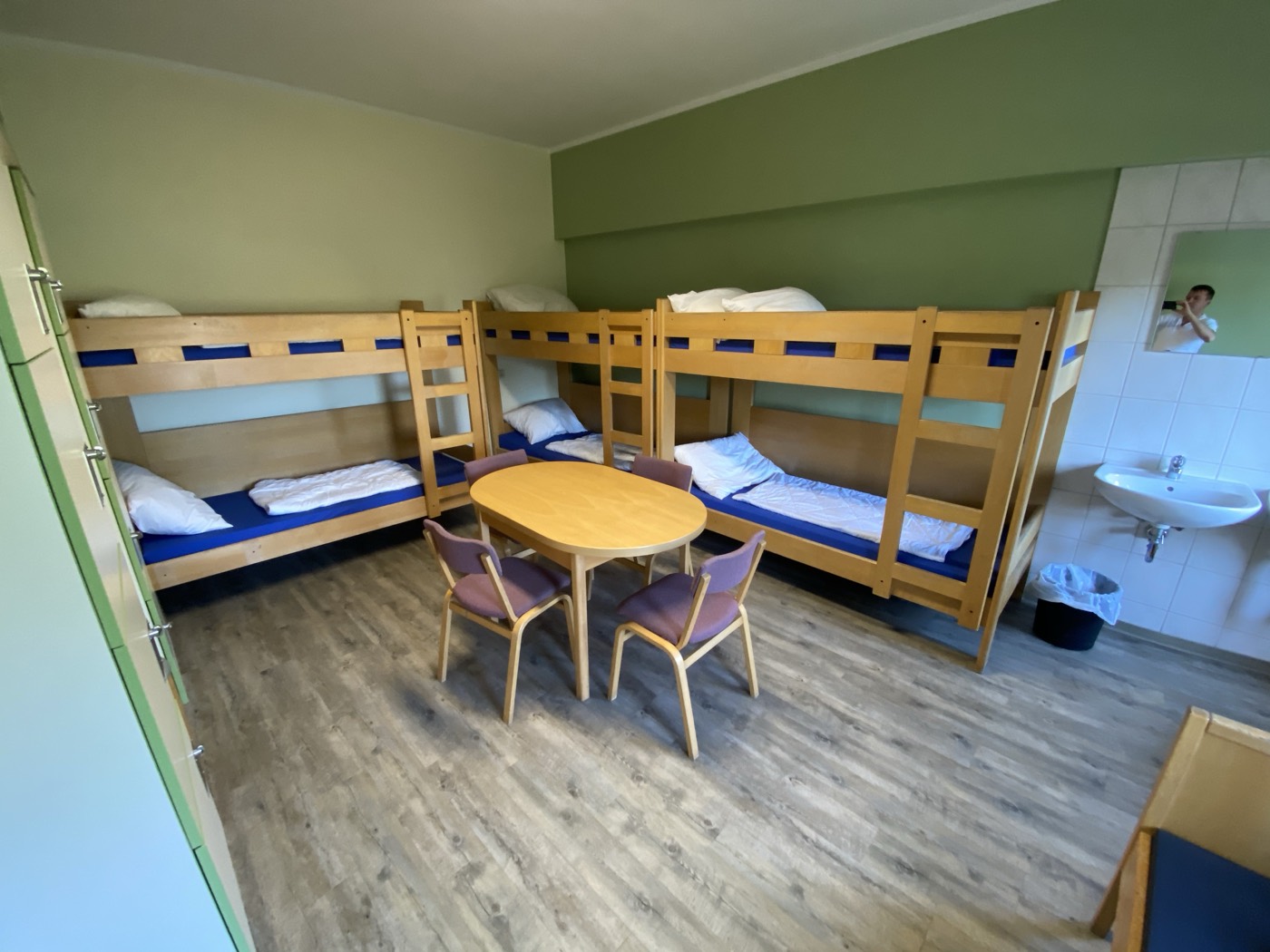 Hostelzimmer mit Etagenbetten