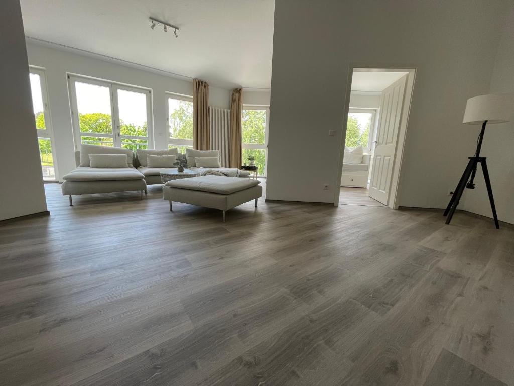 Apartment mit Balkon – Foto 3